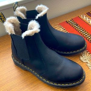 Dr. Martens women’s 2976 Leonore Chelsea Boot Size 10 UK 42 with faux fur lining